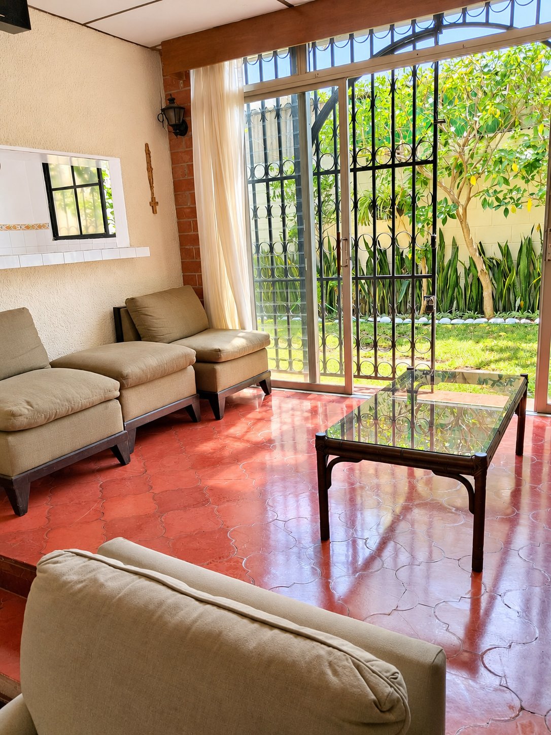 Sala con salida al jardín interior