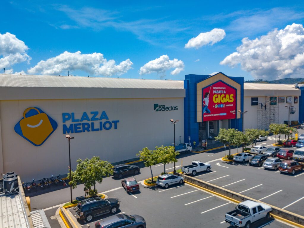 Local en Plaza Merliot · Santa Tecla